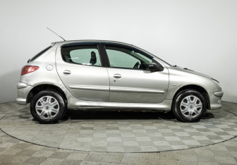 Подержанный автомобиль Peugeot 206 Hatchback 2006 года (4 фото)