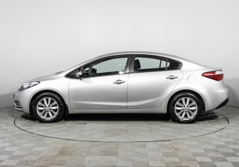 Подержанный автомобиль Kia Cerato Sedan 2013 года (8 фото)