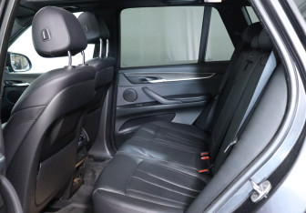 Подержанный автомобиль BMW X5 2016 года (21 фото)