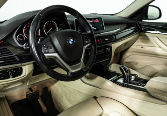 Подержанный автомобиль BMW X6 2015 года (11 фото)