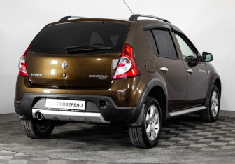 Подержанный автомобиль Renault Sandero 2014 года (5 фото)