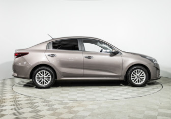 Подержанный автомобиль Kia Rio Sedan 2021 года (4 фото)