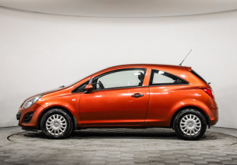Подержанный автомобиль Opel Corsa 2013 года (8 фото)