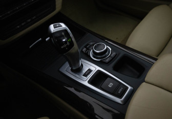 Подержанный автомобиль BMW X5 2013 года (12 фото)