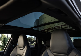 Подержанный автомобиль Porsche Cayenne 2018 года (21 фото)