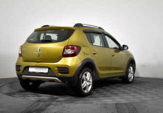 Подержанный автомобиль Renault Sandero 2018 года (5 фото)
