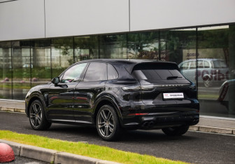 Подержанный автомобиль Porsche Cayenne 2019 года (8 фото)