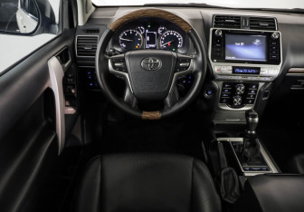 Подержанный автомобиль Toyota Land Cruiser Prado 2017 года (11 фото)