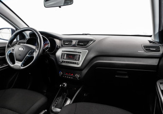 Подержанный автомобиль Kia Rio Sedan 2016 года (9 фото)