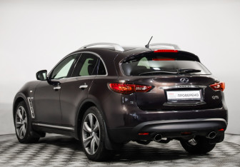 Подержанный автомобиль Infiniti QX70 2016 года (7 фото)