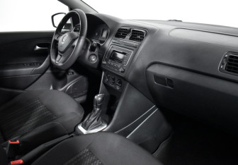 Подержанный автомобиль Volkswagen Polo Sedan 2017 года (13 фото)