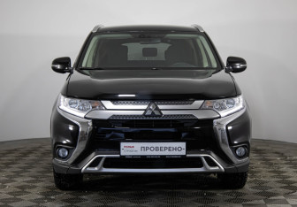 Подержанный автомобиль Mitsubishi Outlander 2019 года (2 фото)