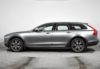 Подержанный автомобиль Volvo V90 Cross Country 2019 года (8 фото)