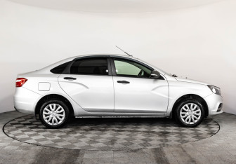 Подержанный автомобиль LADA (ВАЗ) Vesta Sedan 2017 года (4 фото)