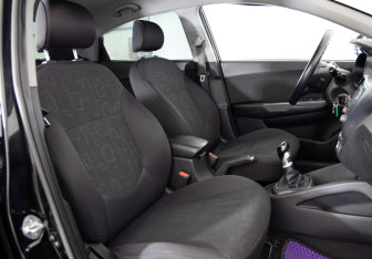 Подержанный автомобиль Kia Rio Sedan 2012 года (11 фото)