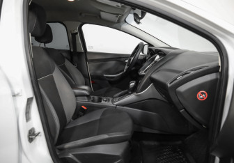 Подержанный автомобиль Ford Focus Sedan 2013 года (18 фото)