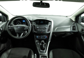 Подержанный автомобиль Ford Focus Hatchback 2017 года (13 фото)