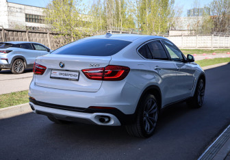Подержанный автомобиль BMW X6 2015 года (3 фото)