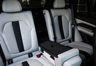 Подержанный автомобиль BMW X5 M 2021 года (30 фото)