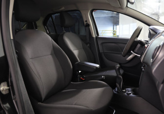 Подержанный автомобиль Renault Logan Sedan 2017 года (15 фото)