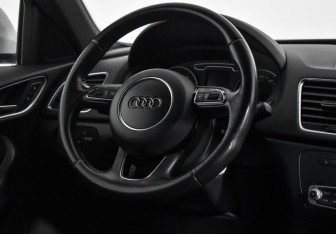 Подержанный автомобиль Audi Q3 2012 года (15 фото)