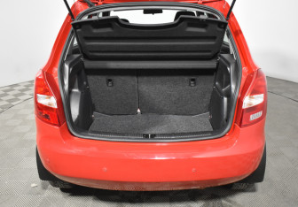 Подержанный автомобиль Skoda Fabia Hatchback 2012 года (19 фото)