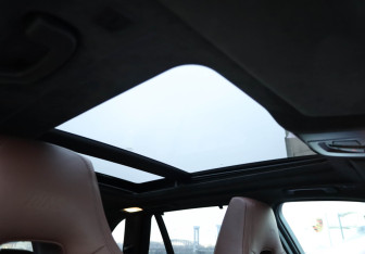 Подержанный автомобиль BMW X5 M 2015 года (31 фото)