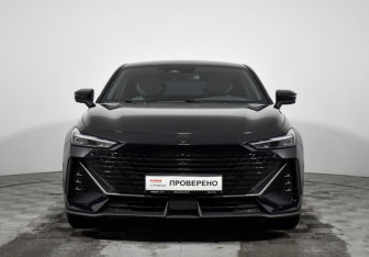 Подержанный автомобиль Changan UNI-V 2023 года (2 фото)