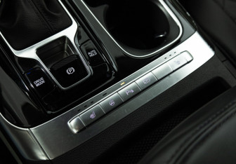 Подержанный автомобиль Kia Carnival 2021 года (19 фото)