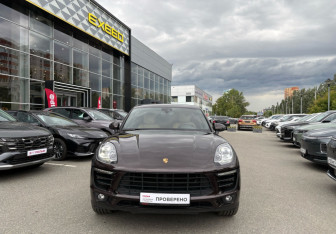 Подержанный автомобиль Porsche Macan 2016 года (2 фото)