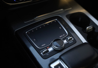 Подержанный автомобиль Audi Q7 2017 года (15 фото)