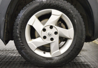 Подержанный автомобиль Renault Duster 2012 года (9 фото)