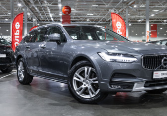 Подержанный автомобиль Volvo V90 Cross Country 2019 года (6 фото)