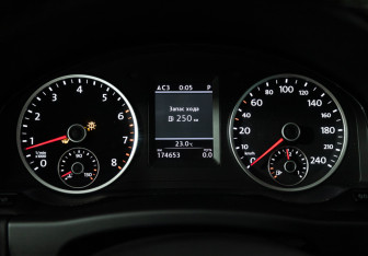 Подержанный автомобиль Volkswagen Tiguan 2013 года (12 фото)