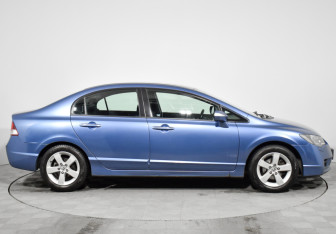 Подержанный автомобиль Honda Civic Sedan 2009 года (4 фото)