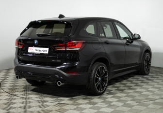 Подержанный автомобиль BMW X1 2021 года (5 фото)