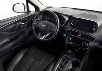 Подержанный автомобиль Hyundai Santa Fe 2019 года (8 фото)