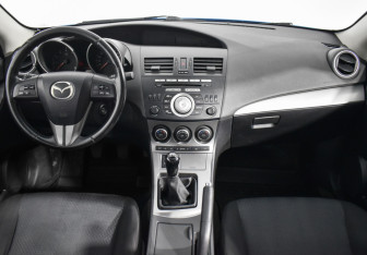 Подержанный автомобиль Mazda 3 Sedan 2009 года (13 фото)