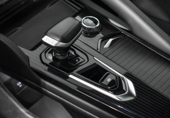 Подержанный автомобиль Geely Monjaro 2024 года (11 фото)