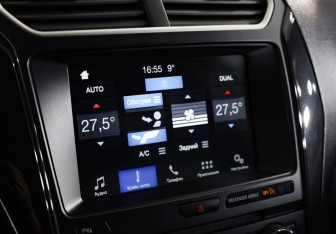 Подержанный автомобиль Ford Explorer 2017 года (17 фото)