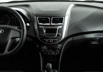 Подержанный автомобиль Hyundai Solaris Sedan 2016 года (14 фото)