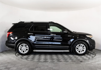 Подержанный автомобиль Ford Explorer 2013 года (4 фото)