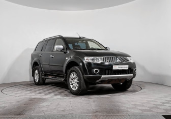 Подержанный автомобиль Mitsubishi Pajero Sport 2012 года (3 фото)