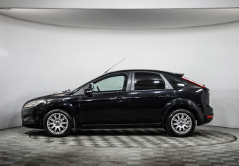 Подержанный автомобиль Ford Focus Hatchback 2008 года (8 фото)