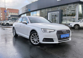 Подержанный автомобиль Audi A4 Sedan 2015 года (3 фото)