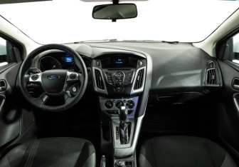 Подержанный автомобиль Ford Focus Hatchback 2012 года (13 фото)
