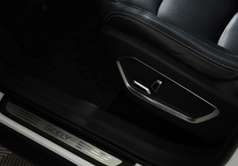 Подержанный автомобиль Geely Atlas Pro 2024 года (24 фото)