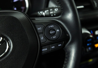 Подержанный автомобиль Toyota RAV4 2021 года (21 фото)