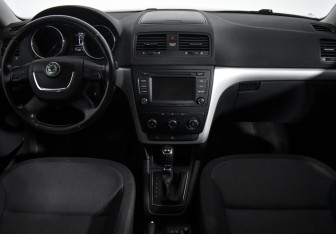 Подержанный автомобиль Skoda Yeti 2013 года (14 фото)