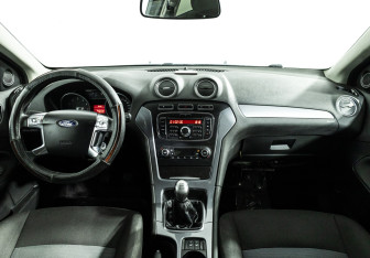 Подержанный автомобиль Ford Mondeo Sedan 2014 года (13 фото)